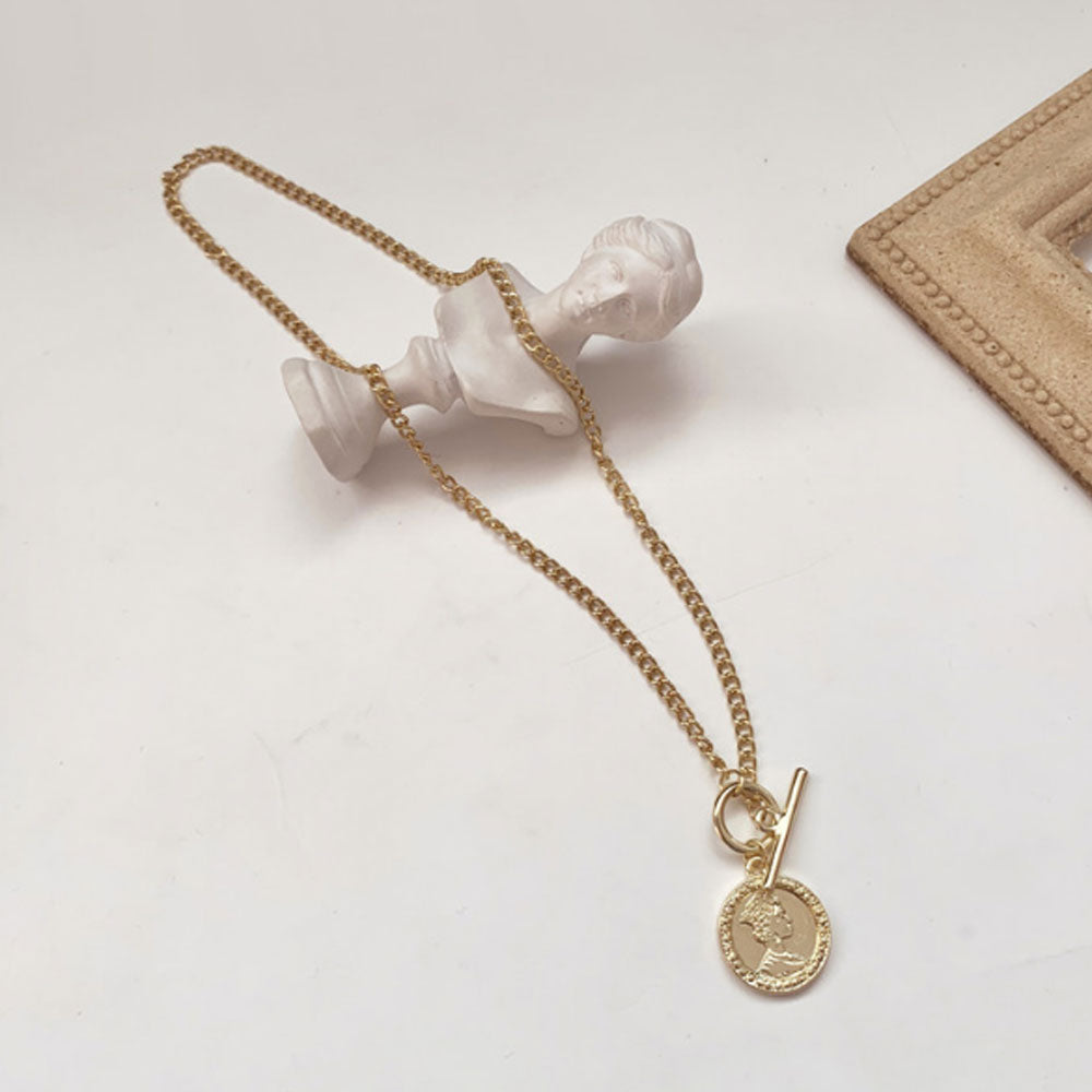 brass alloy with gold plated queen Elizabeth ancient coin medallion necklace jewelry