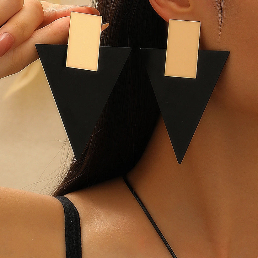 Quake E-commerce 2026 Treding Black Alloy Triangle Dress Jewelry Set Earring and Necklace Set