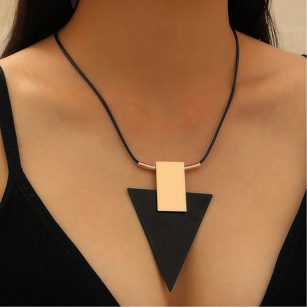 Quake E-commerce 2026 Treding Black Alloy Triangle Dress Jewelry Set Earring and Necklace Set