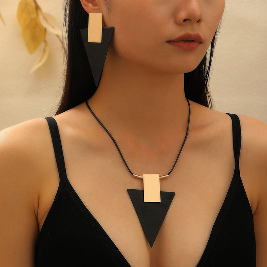 Quake E-commerce 2026 Treding Black Alloy Triangle Dress Jewelry Set Earring and Necklace Set