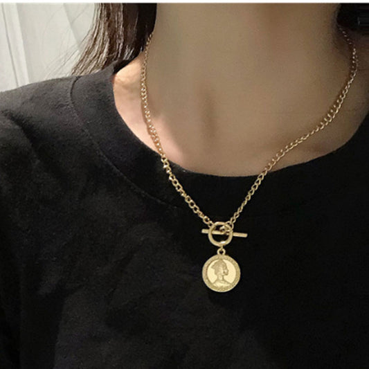 brass alloy with gold plated queen Elizabeth ancient coin medallion necklace jewelry